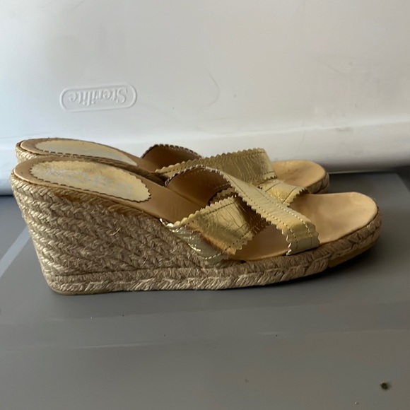 🐝 Bogo ⭐️ Michael Kors Sz 8 gold leather tan straw wedges sandals - Picture 2 of 11